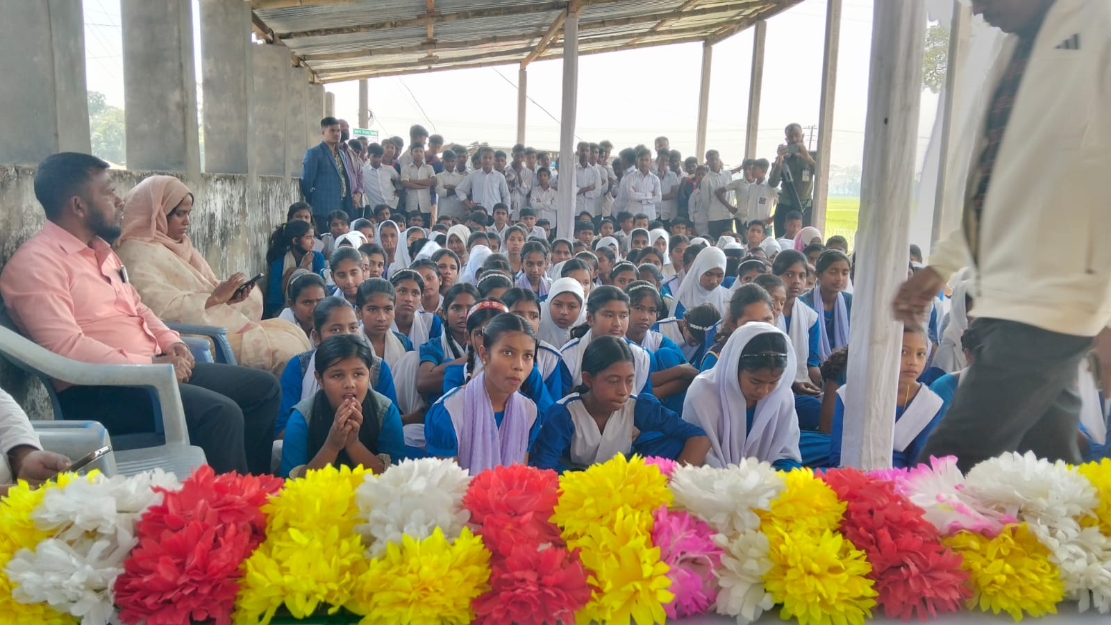 Laptop বেশি গরম হলে performance কমে যায় এবং hardware damage হতে পারে।